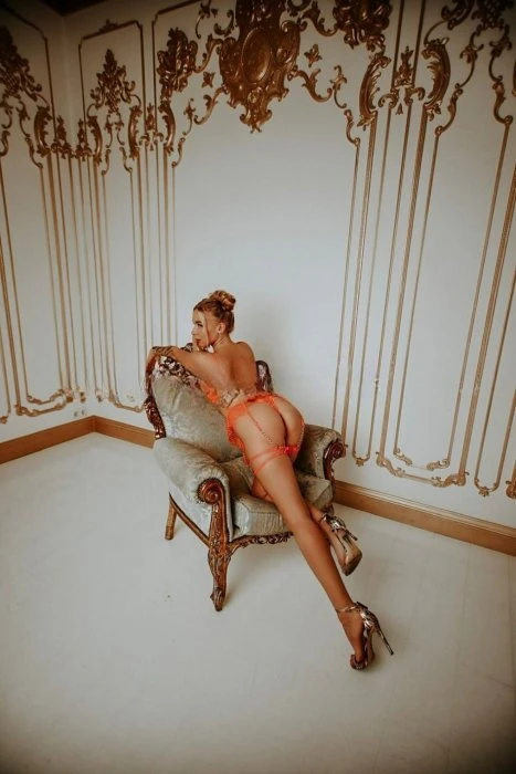 Emma, Escort, Paris