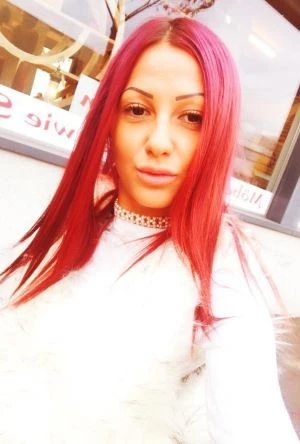 Nikole — 4 / 7