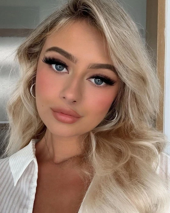 Georgina — 2 / 3