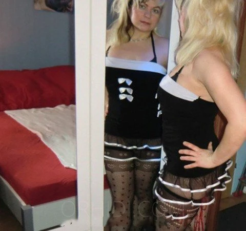 Susi (32) - Bezauberndes Schmusekätzchen — 2 / 3