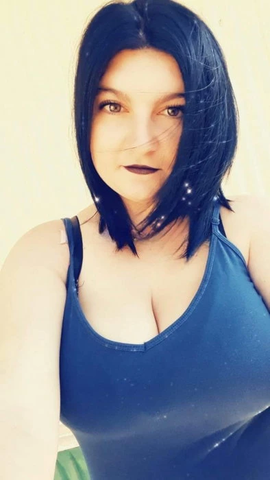 Lara — 2 / 3