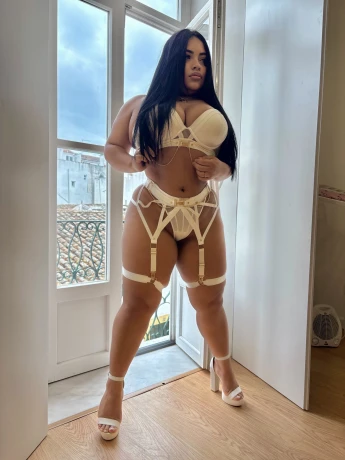 Bianca santos — 2 / 5