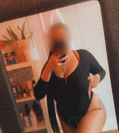 Footjob Expertin Mila! Brandheiß und heute in deiner Stadt! — 1 / 7