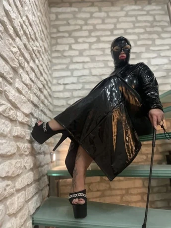 Bizarr Lady Carmen — 3 / 18