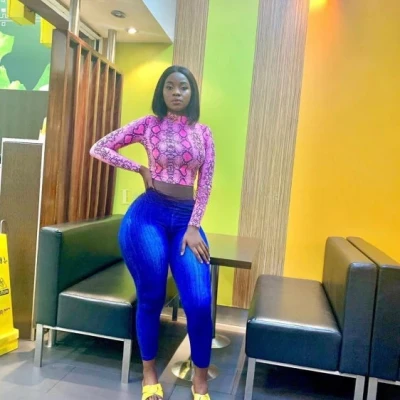 Tinahray, Escort, Mersin