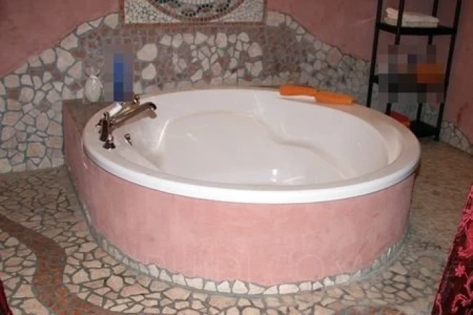 Thai Rose — 4 / 10