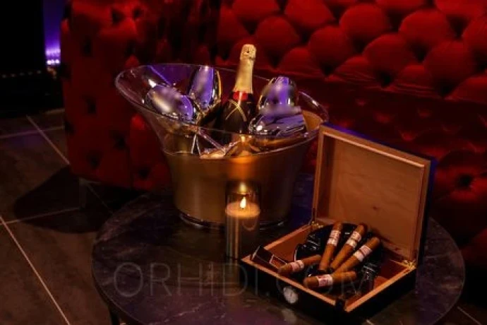 Charlies Hamburg — 9 / 18