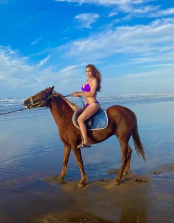 Roberta Hafeez — 11 / 13