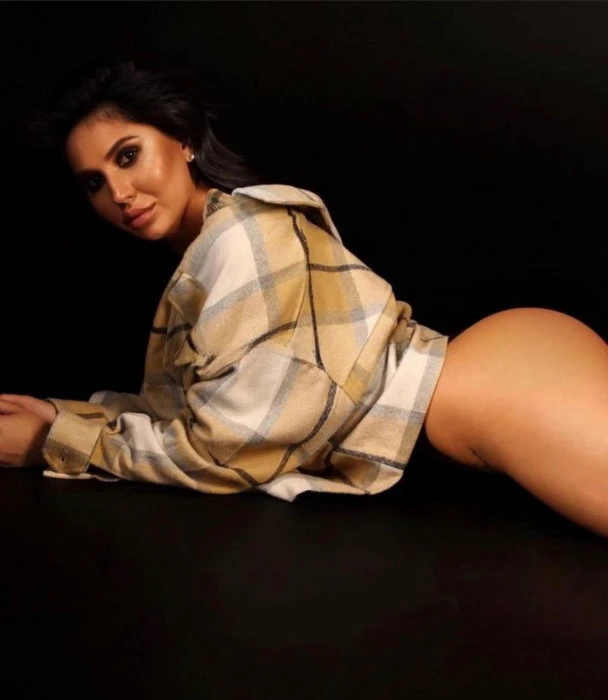 Evelyn A level, Escort, Dubai