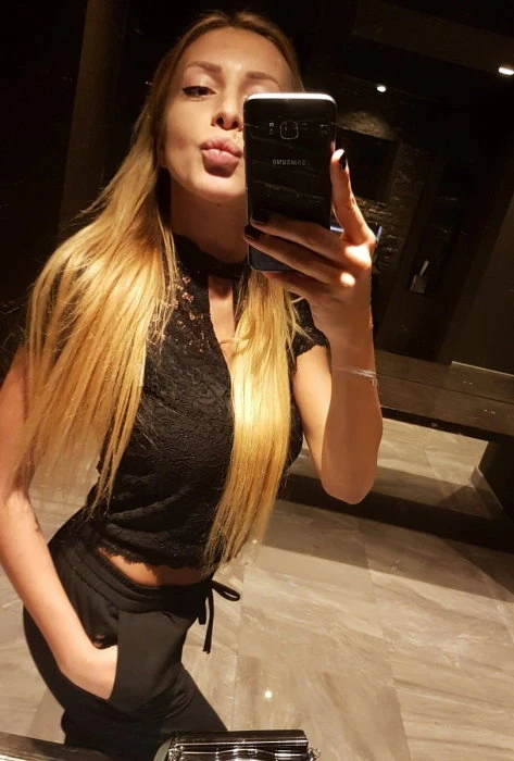 Emma — 2 / 3