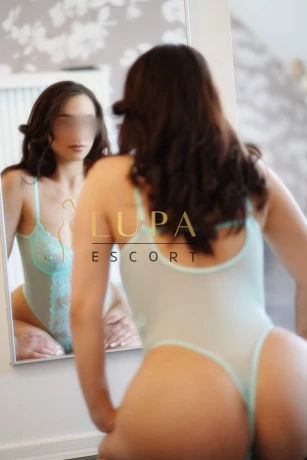 Elisa Lupa Escort — 1 / 3