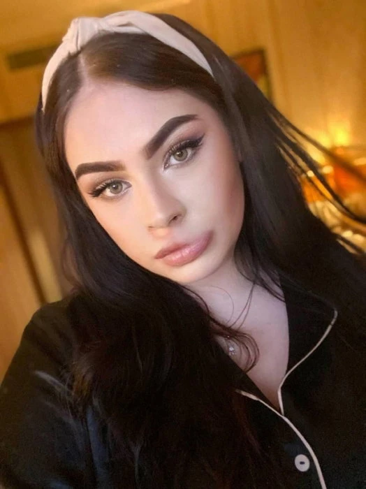 Daniela — 4 / 5