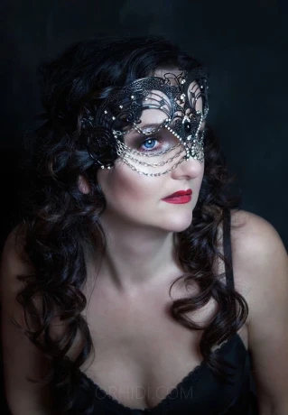 Lady Donatella — 1 / 3