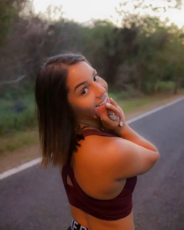 Kaylee — 2 / 4