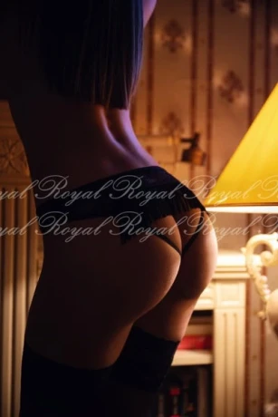 Jenny Im Royal — 7 / 9