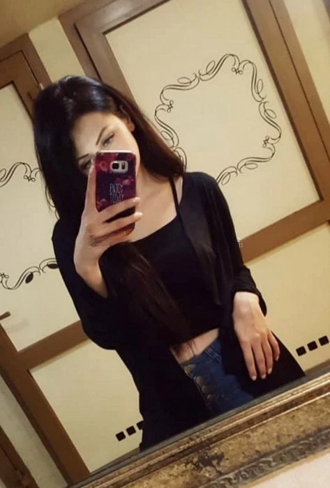 Amanda — 2 / 5