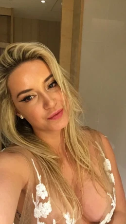 Gorgeous Bella GFE — 2 / 3