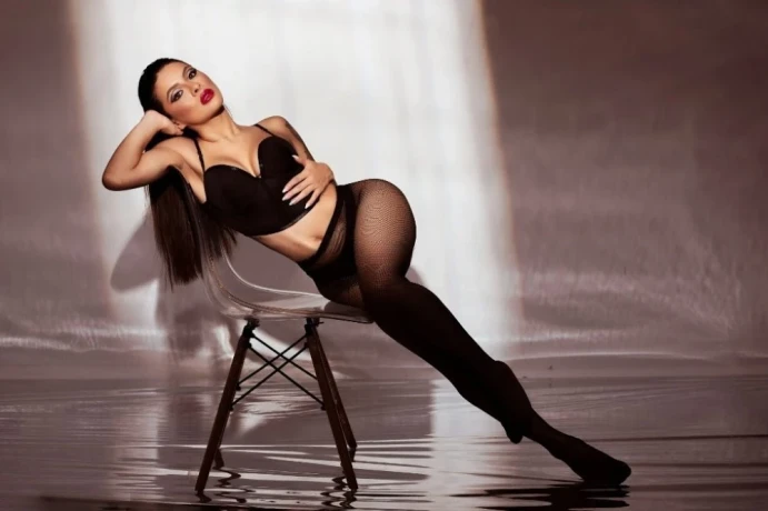 Daniella — 10 / 13