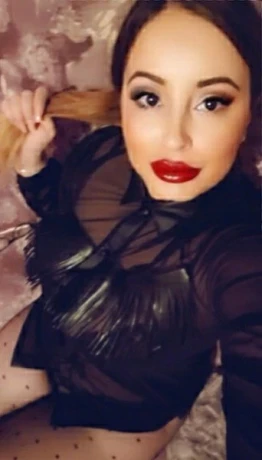 Selena - Party Girl (18+) — 5 / 11