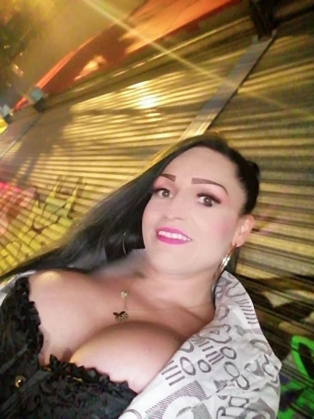 Selena Ts — 6 / 12