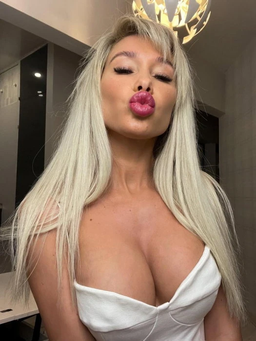 Monica — 4 / 7