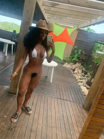 Suzy Mariana — 10 / 12