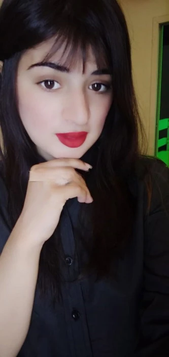 Eman Khan — 2 / 5