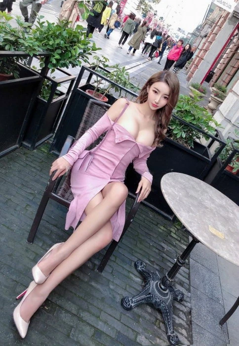 Sara — 2 / 3
