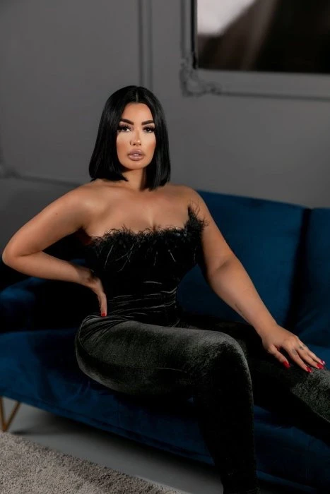 Monica — 8 / 9