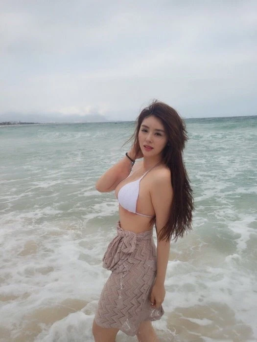 Thuy — 2 / 5