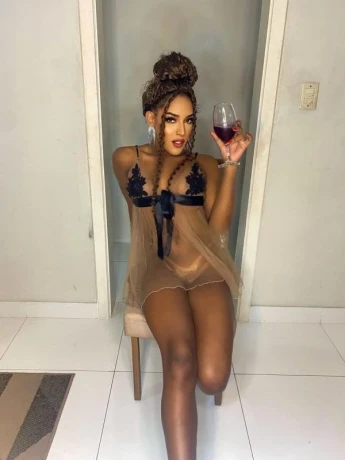 Aysha Almeida — 8 / 9