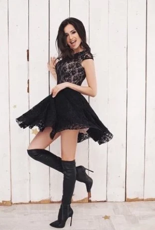 Alisha — 1 / 3