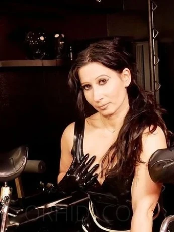 Lady Jacky im Studio Centric — 3 / 14