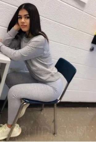 Farah Arab — 1 / 3