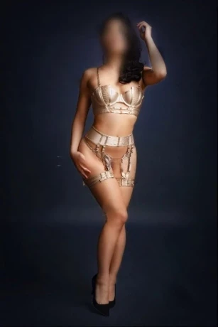 Selena — 1 / 6