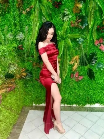 Bella - Traumfrau (22j.) - geimpft — 4 / 8