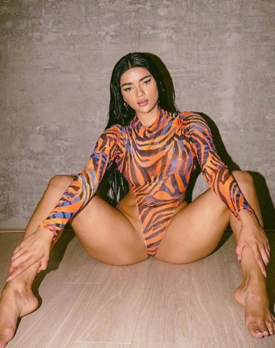 Marina — 2 / 6