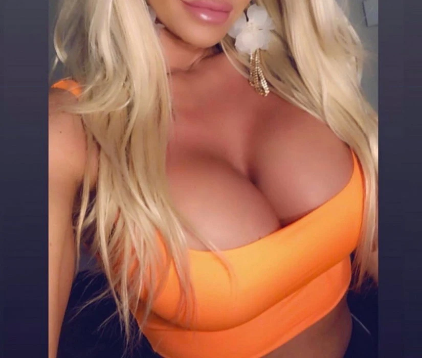 Melanie, Escort, Dudley