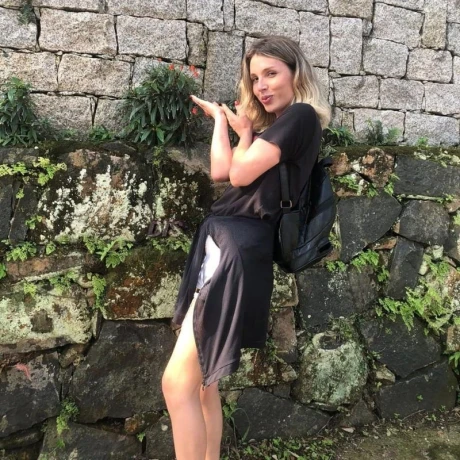 Garota Loirinha — 6 / 7