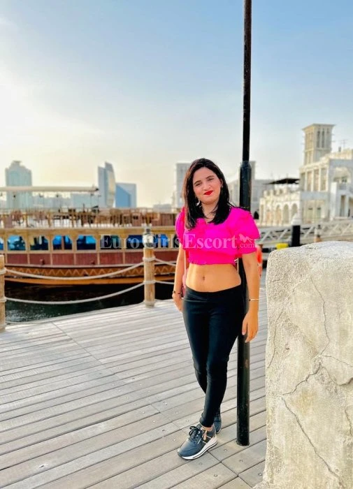 Zeni, Escort, Mesaieed