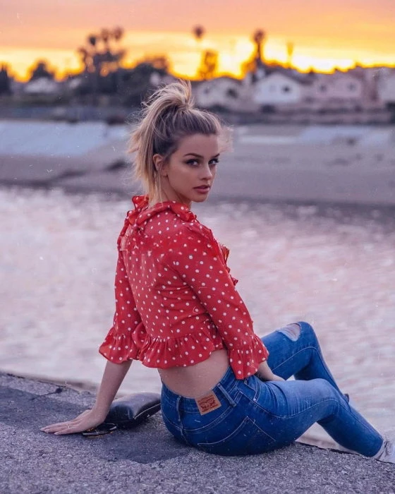 Mia, Escort, Manama