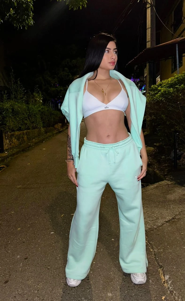 Lauren — 2 / 7