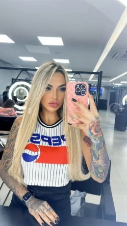 Sarah — 8 / 9
