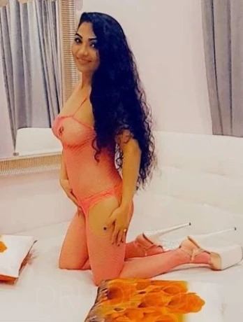 Maja & Alisia — 8 / 9