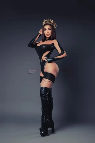 Karlita Real — 10 / 12