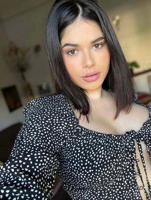 Sara — 6 / 8