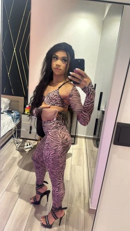 YARA KINTSCHEVS — 1 / 5