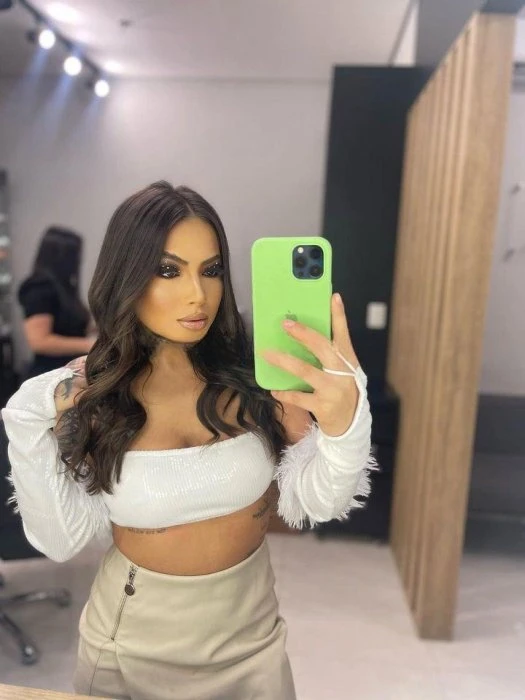 Loren — 3 / 6