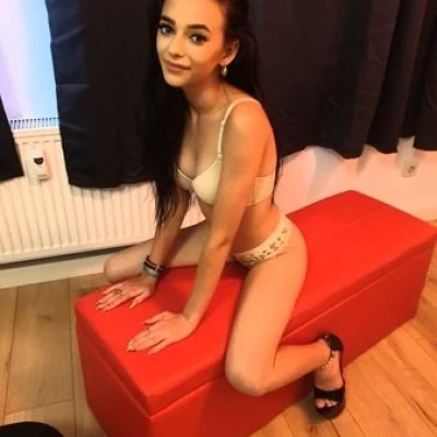SKINNY Alis das 1.Mal, Escort, Berg