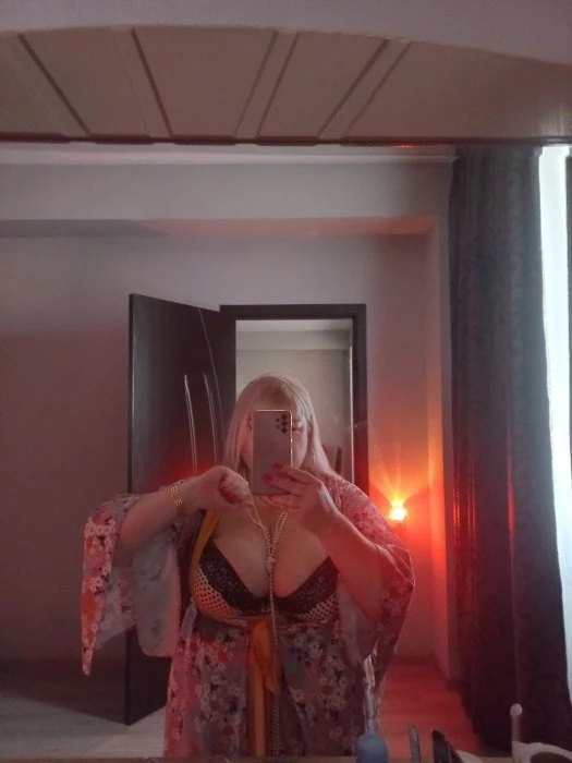 Larissa — 4 / 9